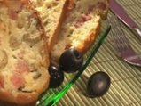 Хлебен кекс с шунка и маслини