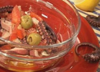 Октопод с домати и маслини