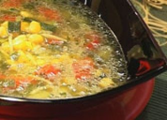 Царевична супа с чушки и тиквички