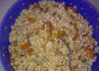 Жито с орехи, стафиди и сушени кайсии