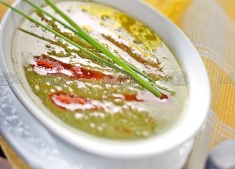 Крем супа от зелен фасул и грах със с...