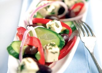 Гръцка салата с риганов дресинг