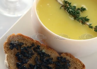 Картофена супа с маслиново хлебче