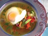Зеленчукова супа със забулено яйце
