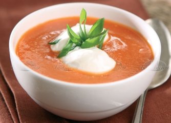 Доматена крем супа със сметана и див лук