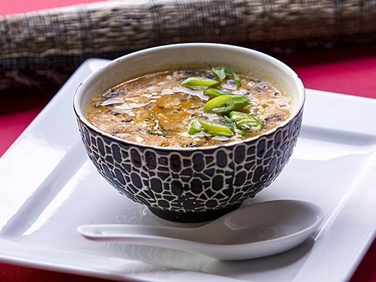 Лютиво-кисела китайска супа