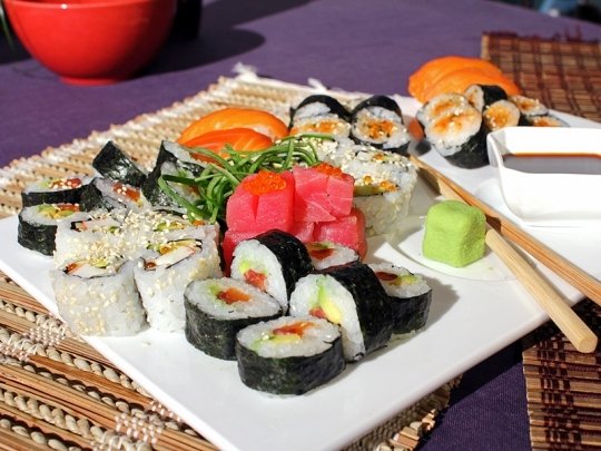 Плато от 5 вида суши