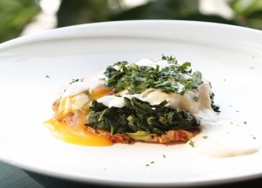 Яйца по флорентински със сос „Морне”