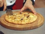 Пица с кисело зеле и наденици 4