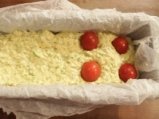 Солен кейк с тиквички, халуми и чери домати 3
