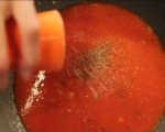 Поширани яйца в пикантен доматен сос 3