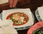 Поширани яйца в пикантен доматен сос 6